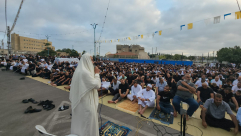 أهالي اللد يؤدون صلاة عيد الأضحى في ساحة المسجد الكبير 